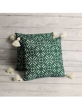 Decorative Throw Pillow 12" Square Tassels Indoor Outdoor Patio Green